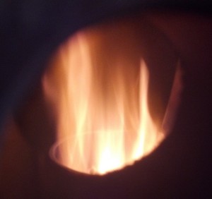 Ild, i den selvrensende brænder-skål.